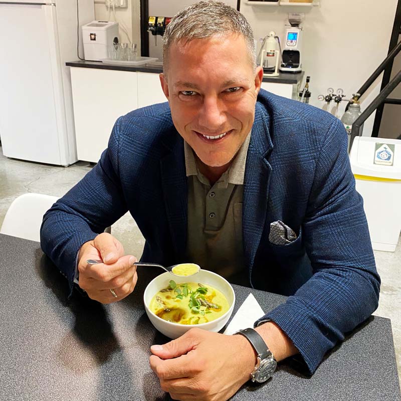 Spárgakrémleves zöldborsóhajtással (Németh Kristóf)