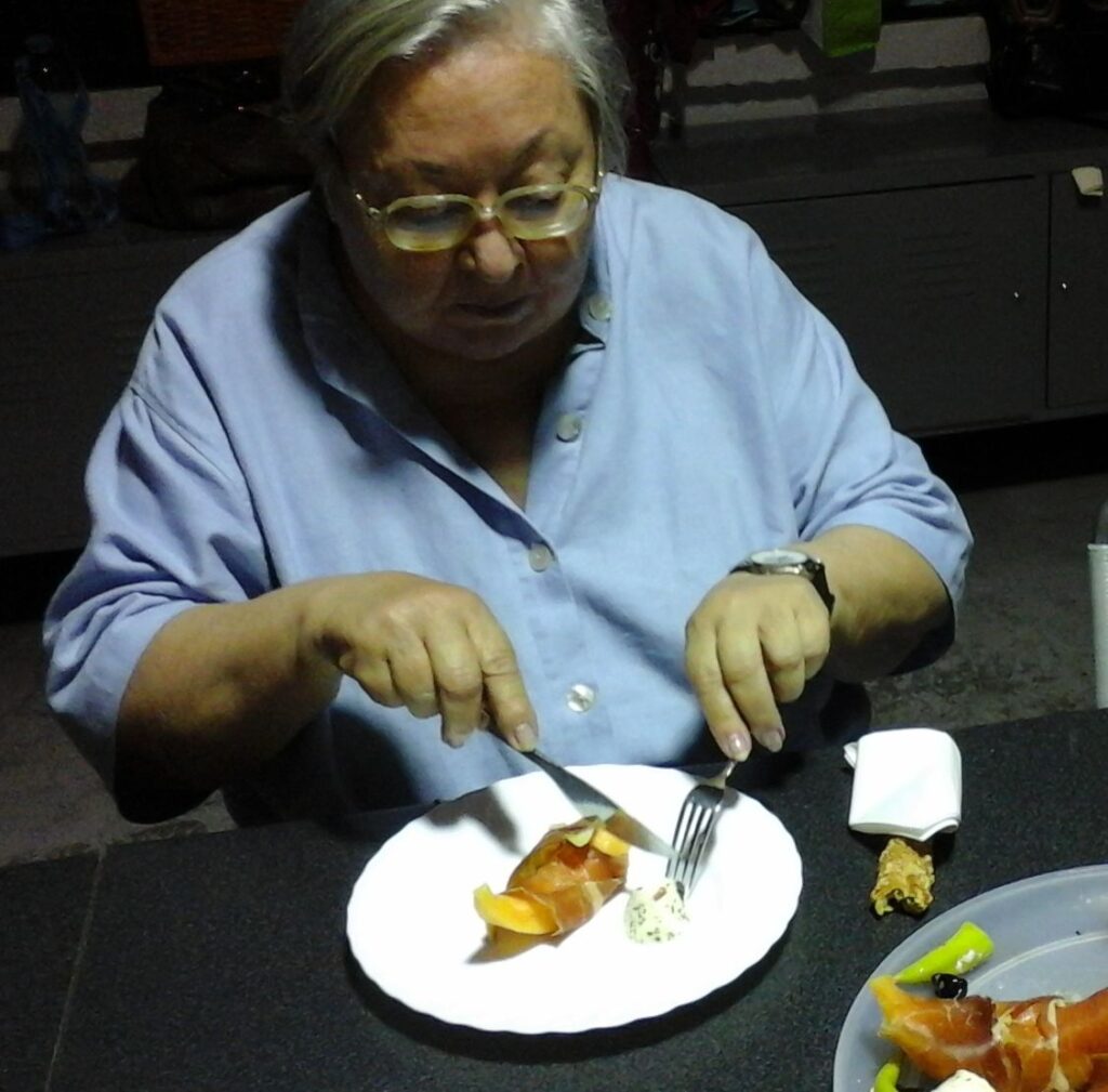 Sárgadinnye pármai sonkával és fetával töltött paprika (Molnár Piroska)