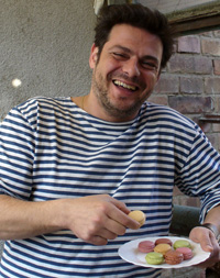 Falafel és vöröslencse fasírt tahini szósszal, és macaron (Szikszai Rémusz)