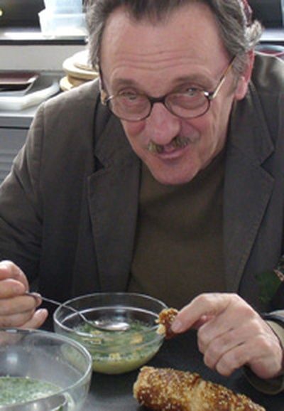 Medvehagyma krémleves és szezámmagos sütőtök- vöröslencse saláta (Szacsvay László)